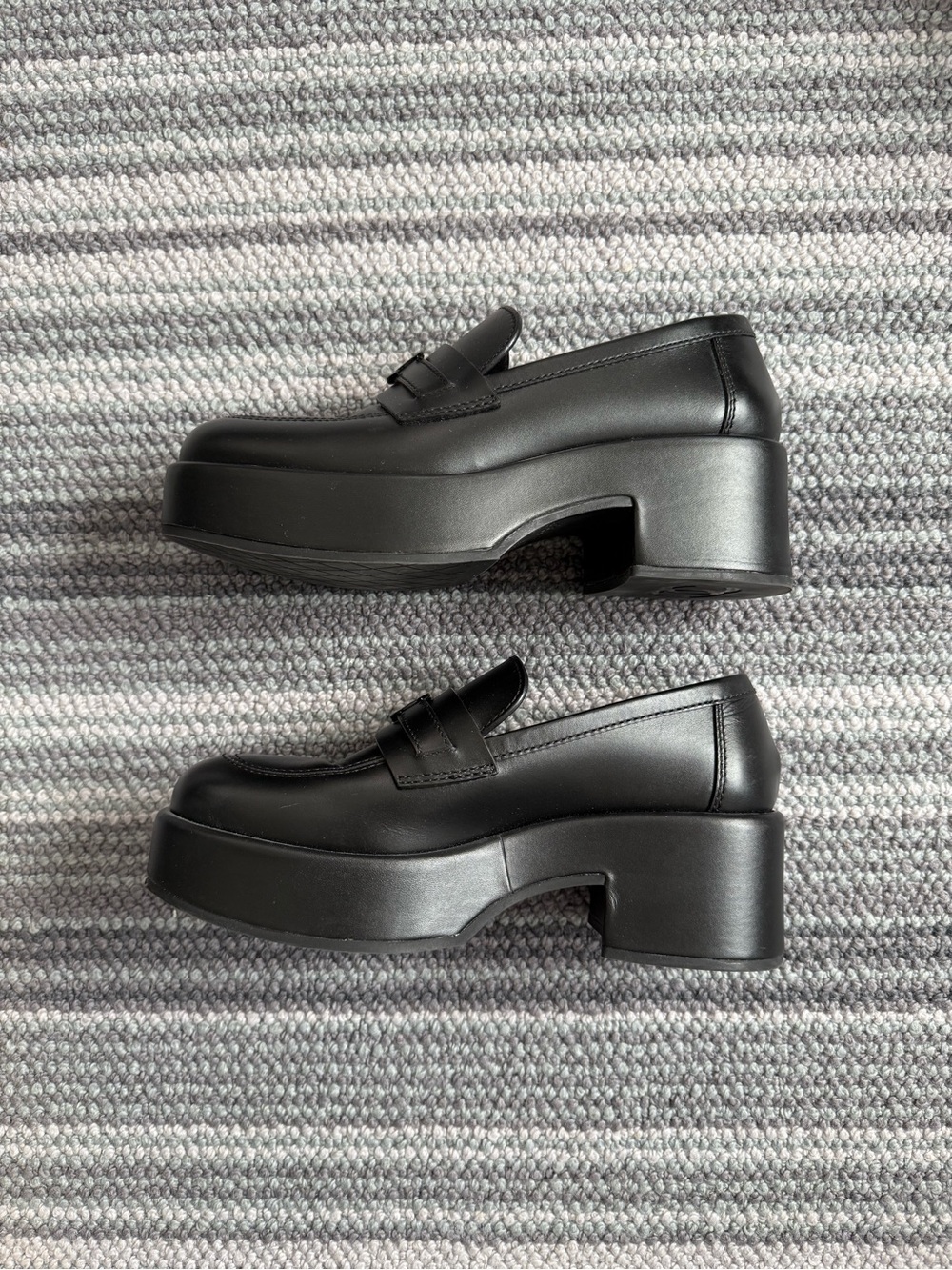 CHANEL Black Leather CC- Platform Slip-On Loafers - 37.5 - Authentic - Picture 3 of 16